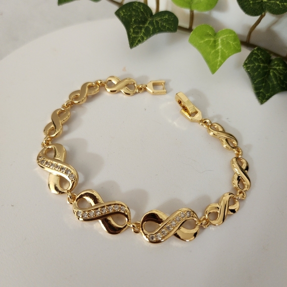 Gold Filled Infinity Symbol Design Link Bracelet - Picture 4 of 9